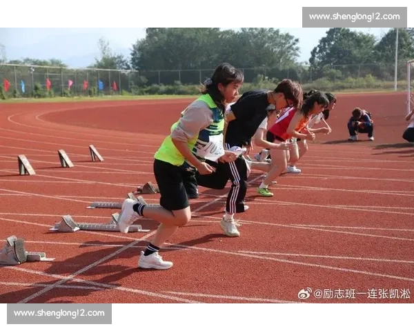 激情赛道上的速度与力量田径比赛点燃青春梦想拼搏精神与体育荣光
